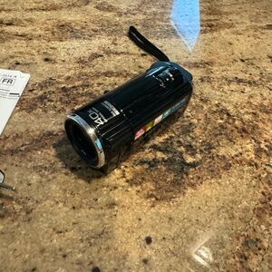 JVC GZ-HM40 FULL HD 1080p 2.7" LCD Screen Digital Video Camcorder